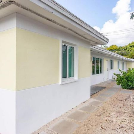 Large Stylish Studio Apartment In El Portal #3 Miami Exterior photo