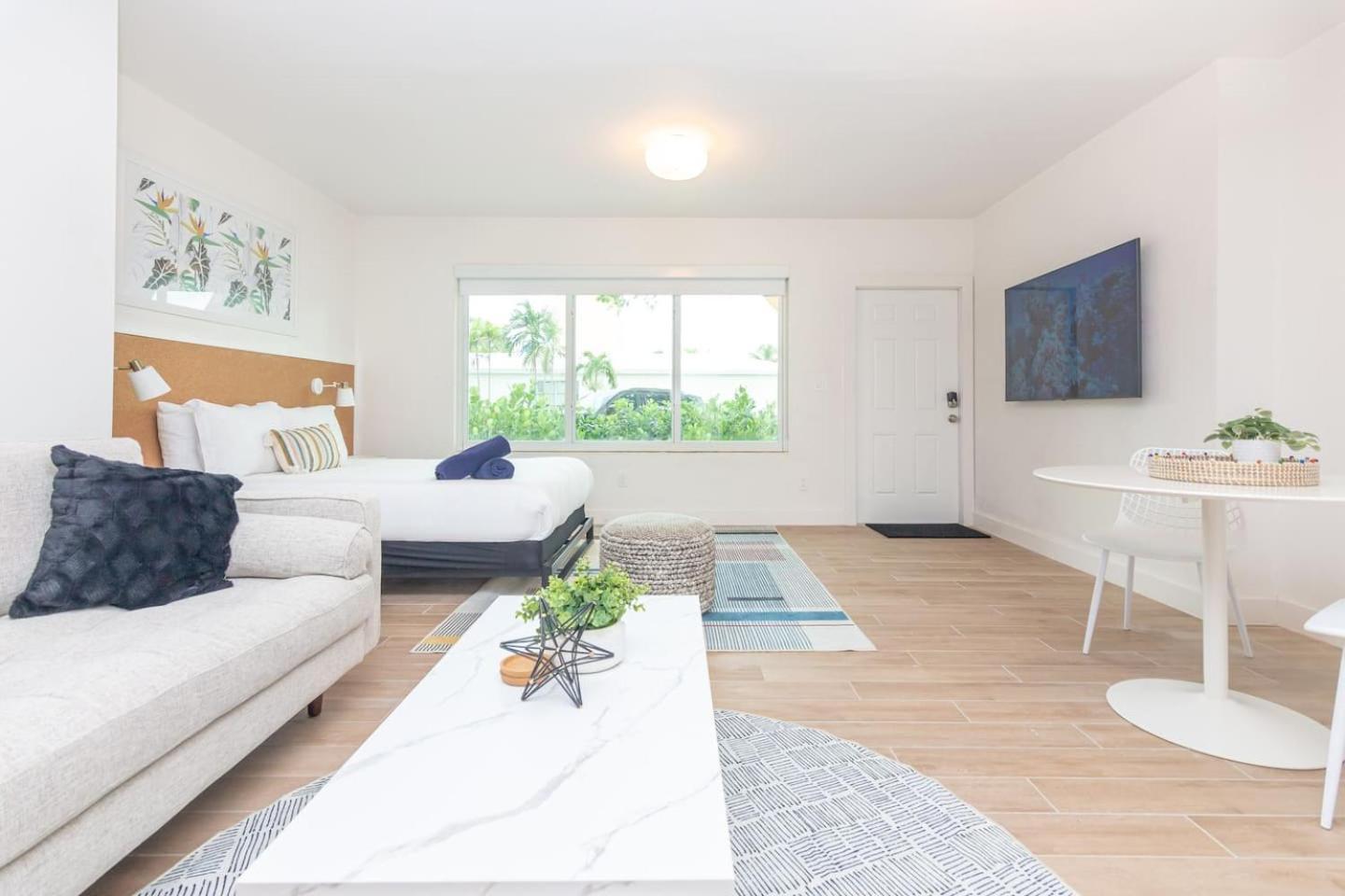 Large Stylish Studio Apartment In El Portal #3 Miami Exterior photo