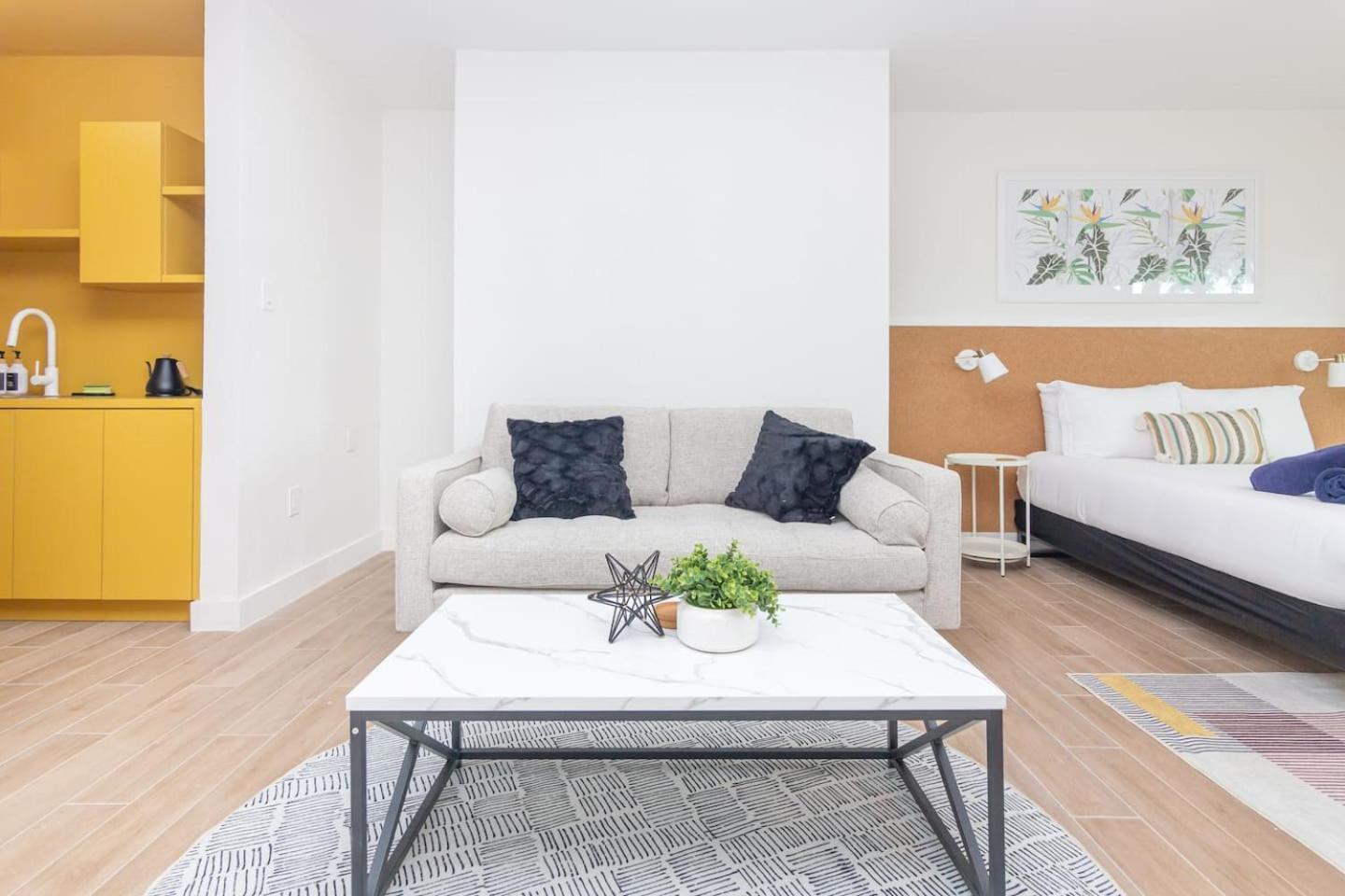 Large Stylish Studio Apartment In El Portal #3 Miami Exterior photo